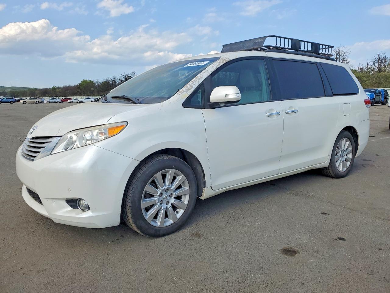 2013 TOYOTA SIENNA