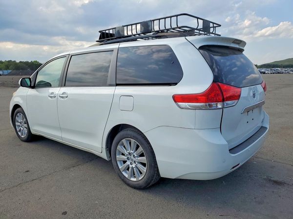 2013 TOYOTA SIENNA
