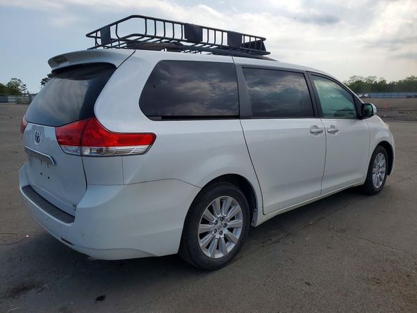 2013 TOYOTA SIENNA
