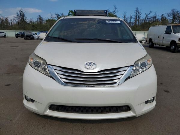2013 TOYOTA SIENNA