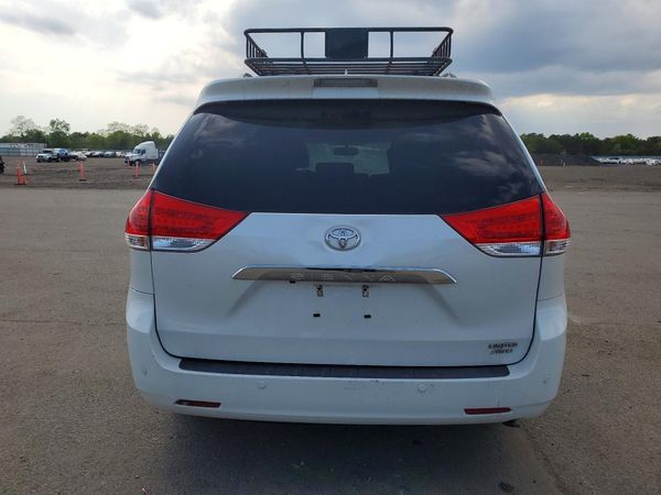 2013 TOYOTA SIENNA