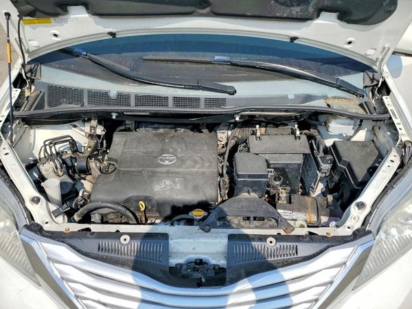 2013 TOYOTA SIENNA