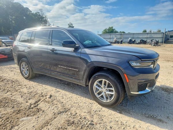 2025 JEEP CHEROKEE Laredo, Altitude — Passenger 3/4