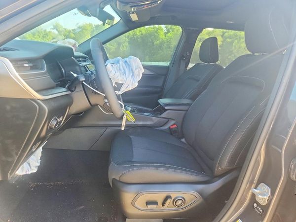 2025 JEEP CHEROKEE Laredo, Altitude — DENT