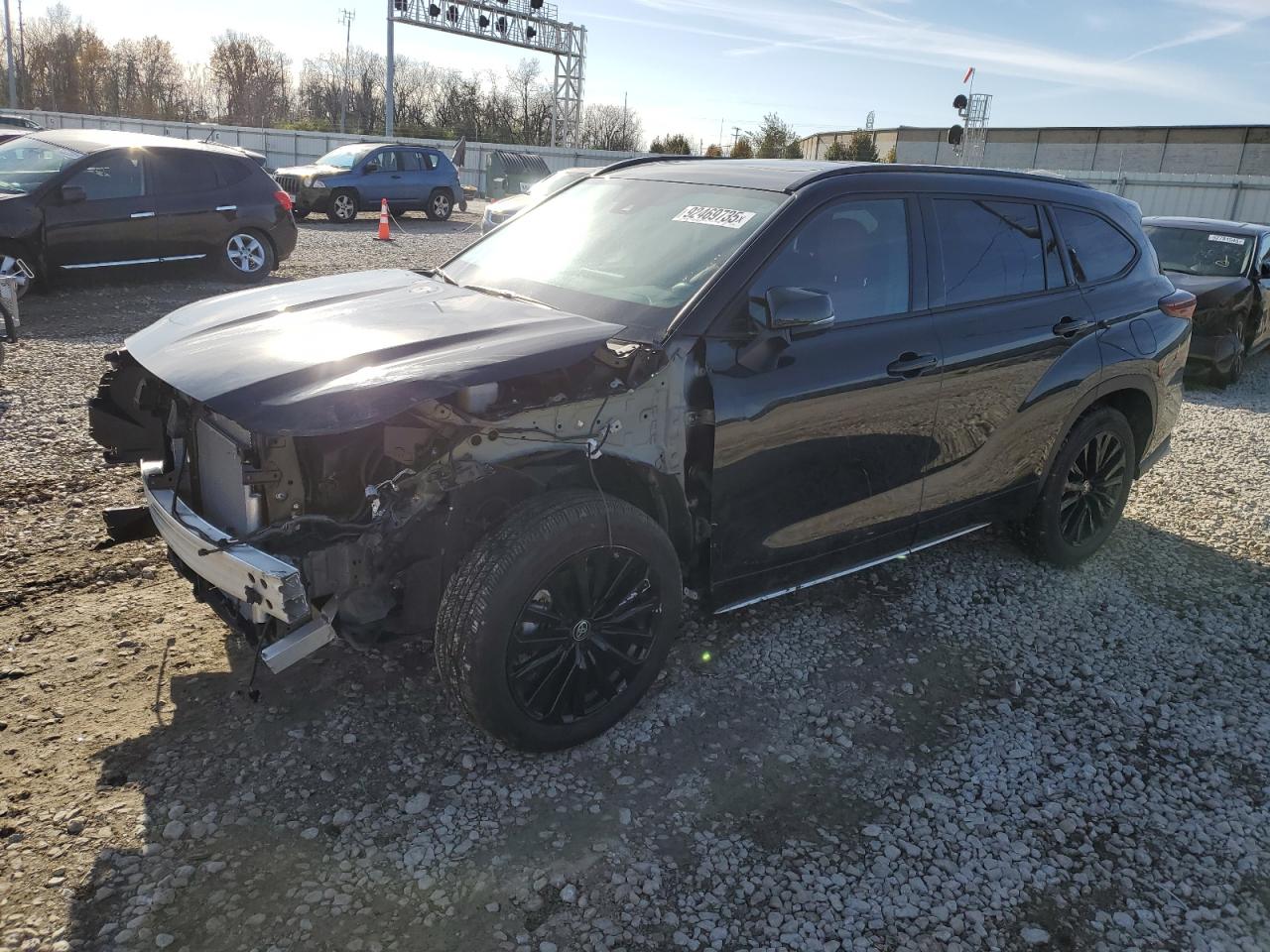 2025 TOYOTA HIGHLANDER — Front 3/4