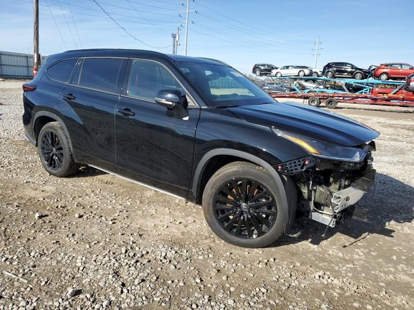 2025 TOYOTA HIGHLANDER — Passenger 3/4