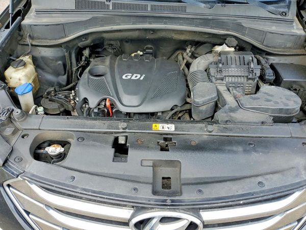 2014 HYUNDAI SANTA FE GLS — Engine bay