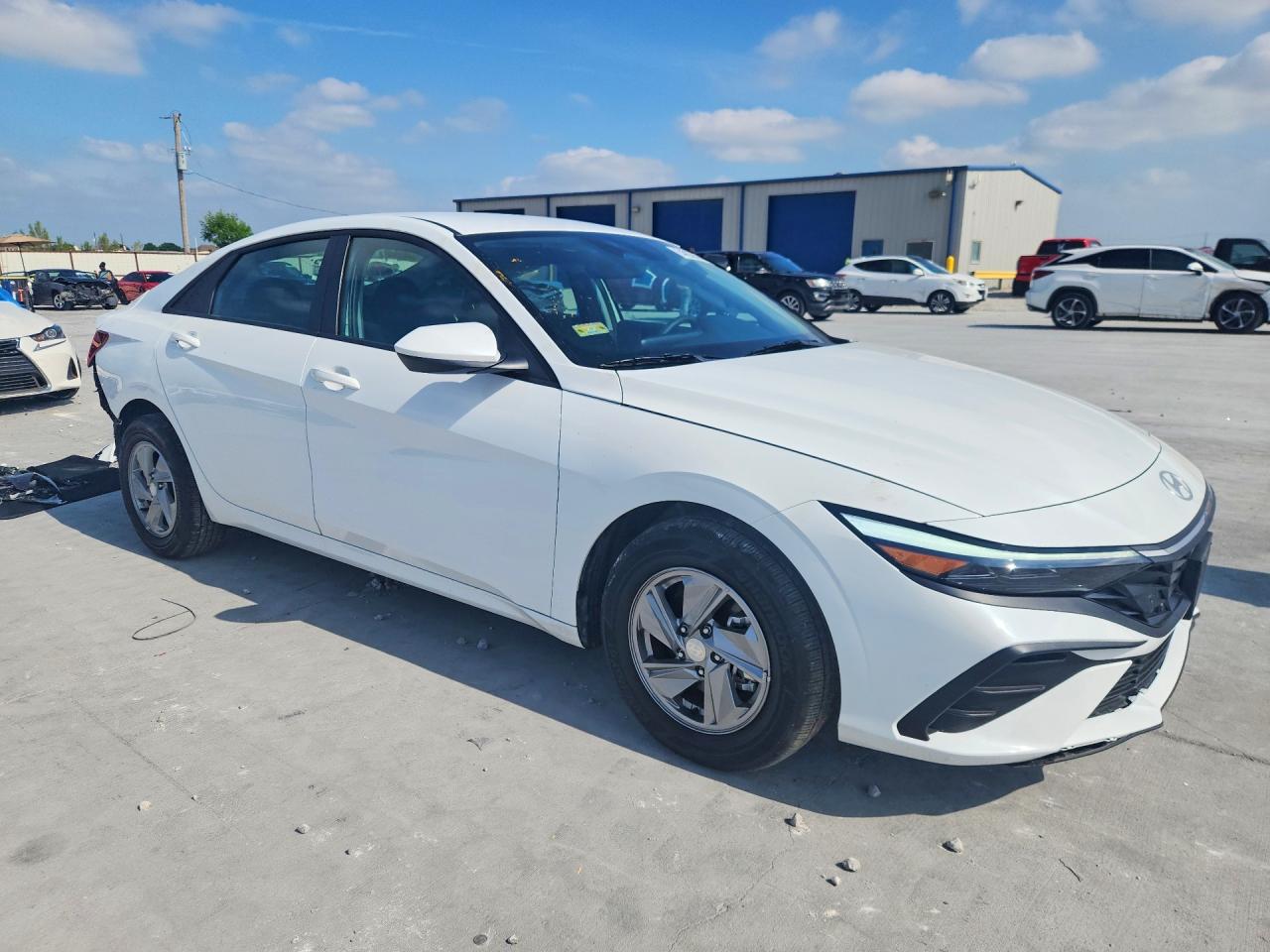 2025 HYUNDAI ELANTRA SE