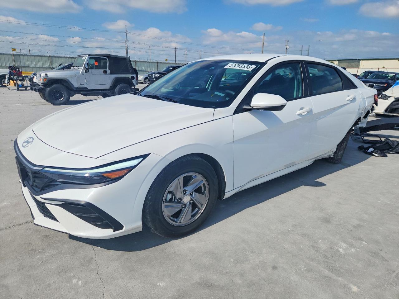 2025 HYUNDAI ELANTRA SE