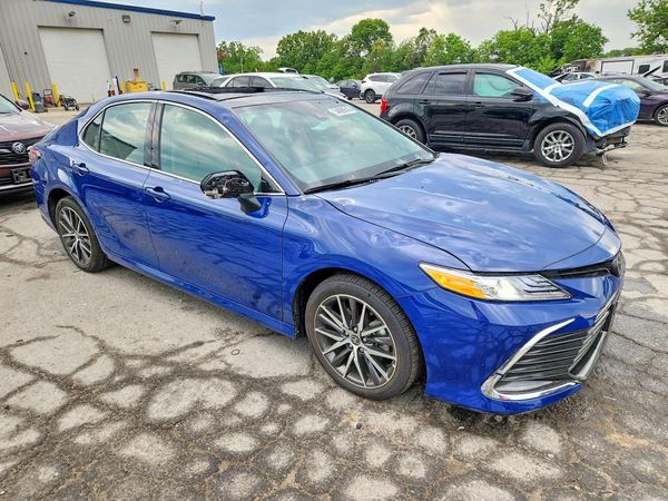 2024 TOYOTA CAMRY XLE