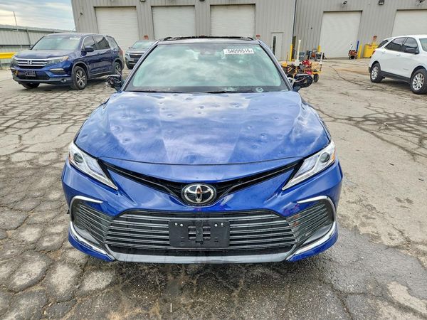 2024 TOYOTA CAMRY XLE