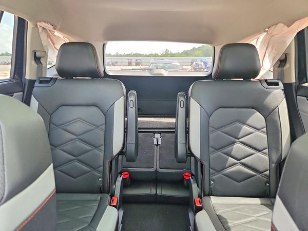 2025 VOLKSWAGEN ATLAS 4Motion Peak Edition SE