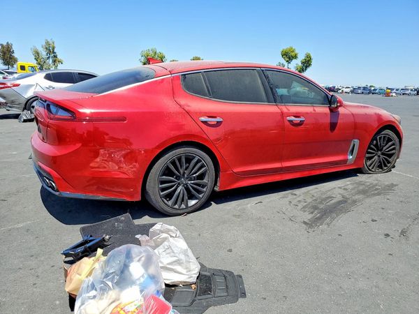 2019 KIA STINGER Base