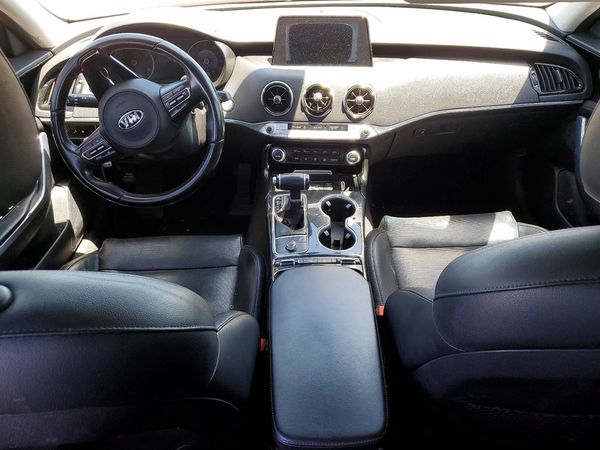 2019 KIA STINGER Base