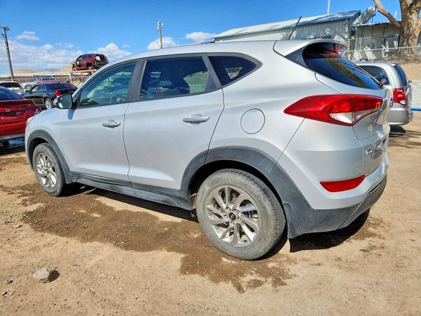 2017 HYUNDAI TUCSON SE (no options)