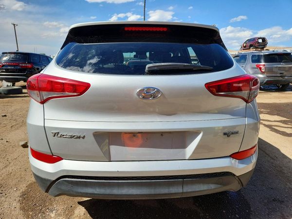 2017 HYUNDAI TUCSON SE (no options)