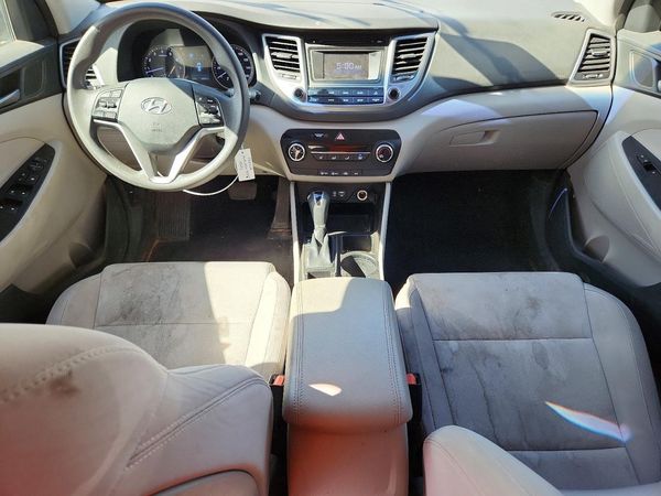 2017 HYUNDAI TUCSON SE (no options)