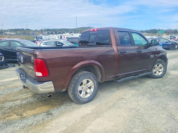 2015 RAM 1500 SLT QUAD CAB 4X4