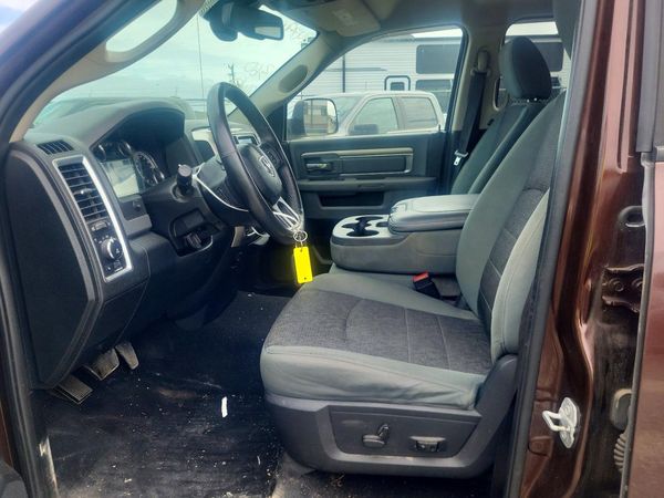 2015 RAM 1500 SLT QUAD CAB 4X4