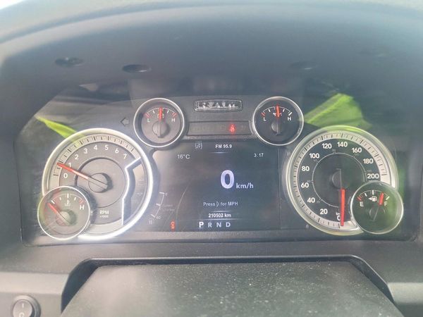 2015 RAM 1500 SLT QUAD CAB 4X4