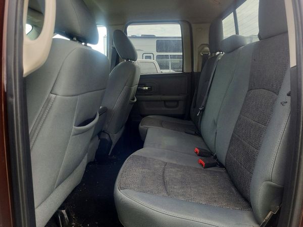 2015 RAM 1500 SLT QUAD CAB 4X4