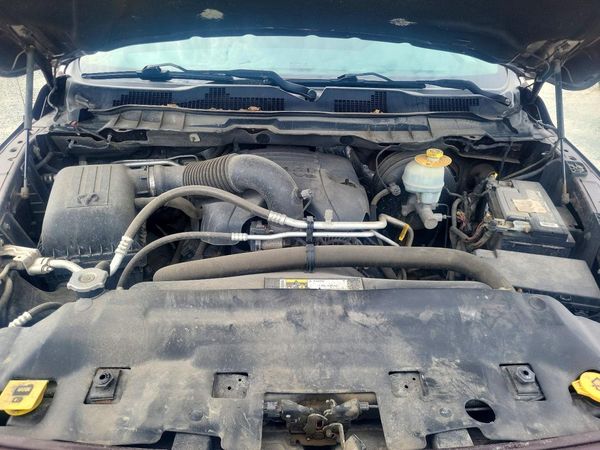 2015 RAM 1500 SLT QUAD CAB 4X4