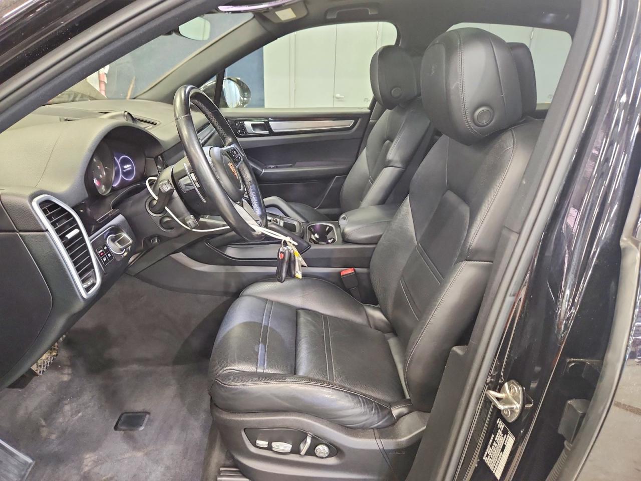 2019 PORSCHE CAYENNE