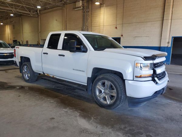 2017 CHEVROLET SILVERADO Custom