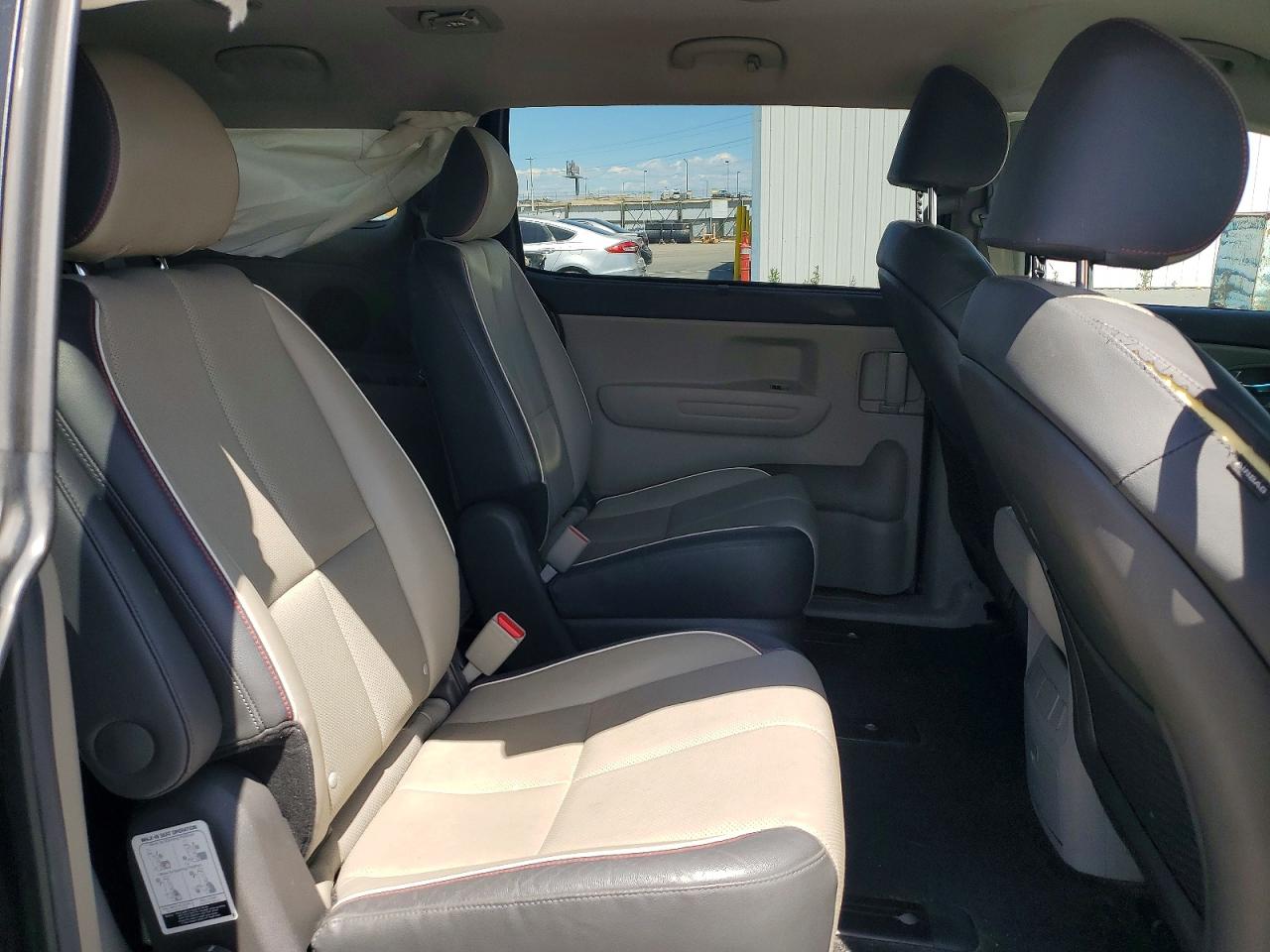2017 KIA SEDONA LX
