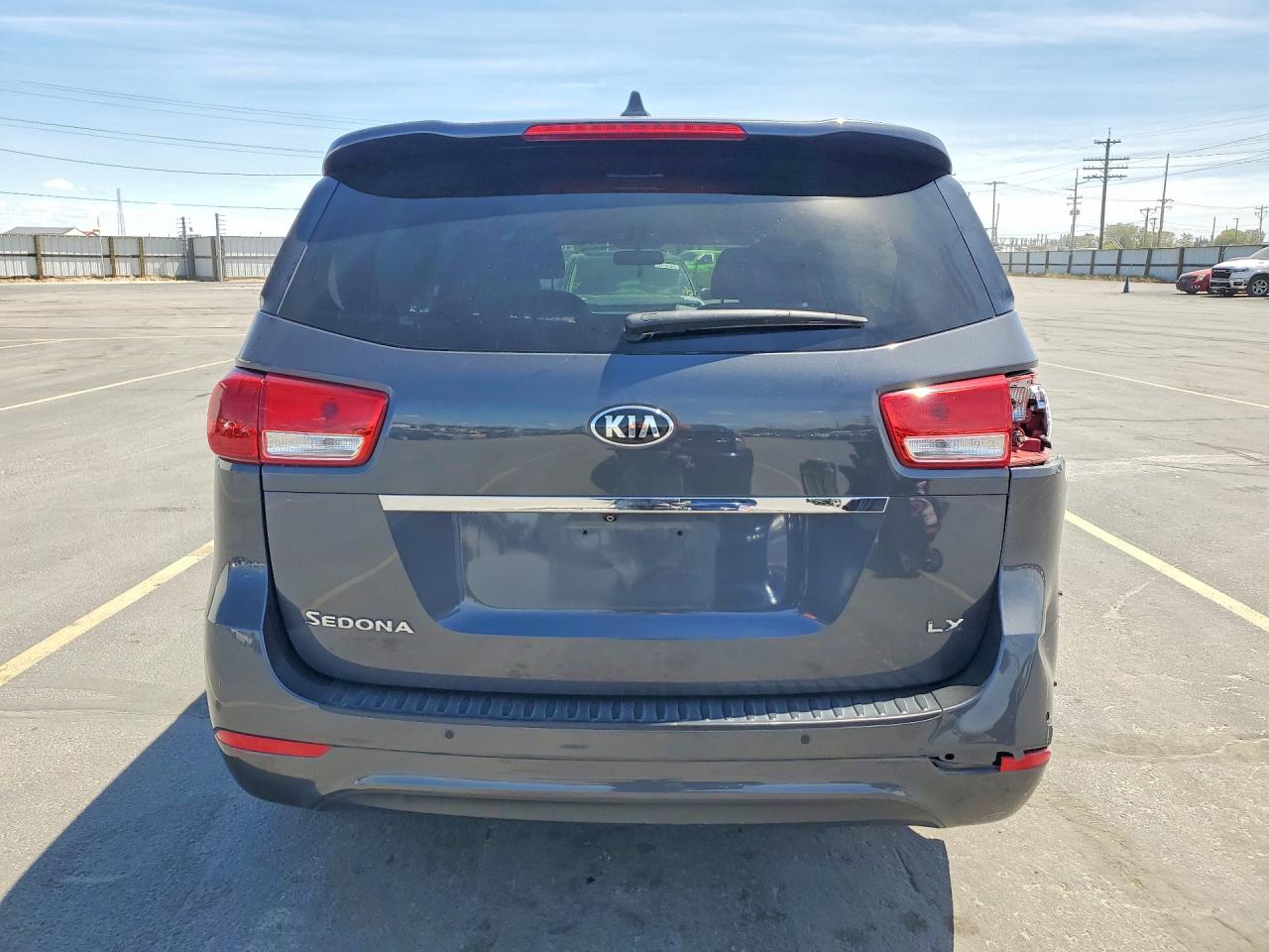 2017 KIA SEDONA LX