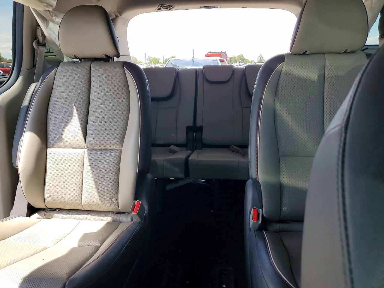 2017 KIA SEDONA LX