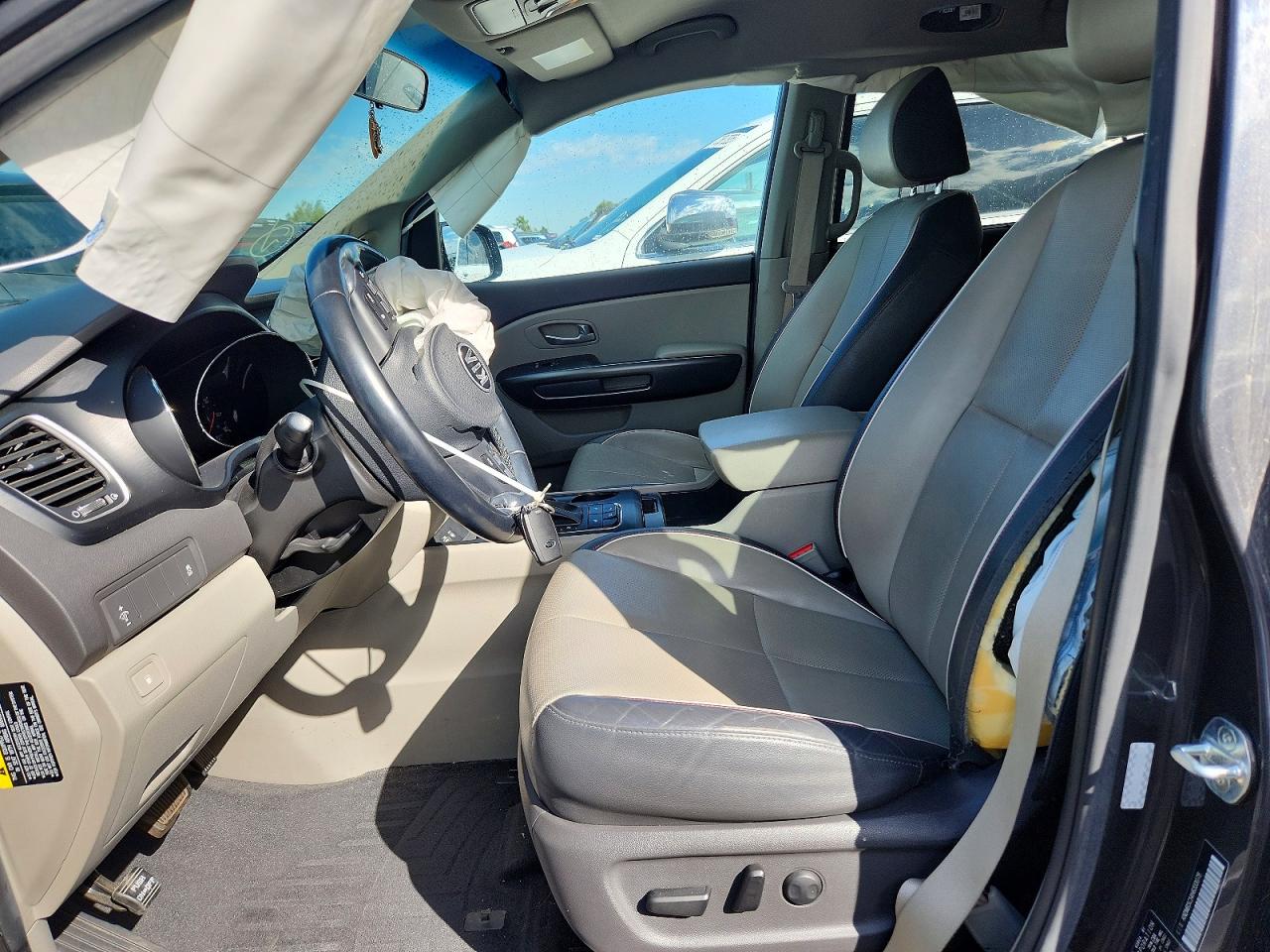 2017 KIA SEDONA LX