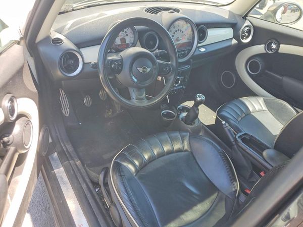 2014 MINI COOPER
