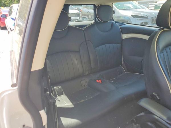 2014 MINI COOPER