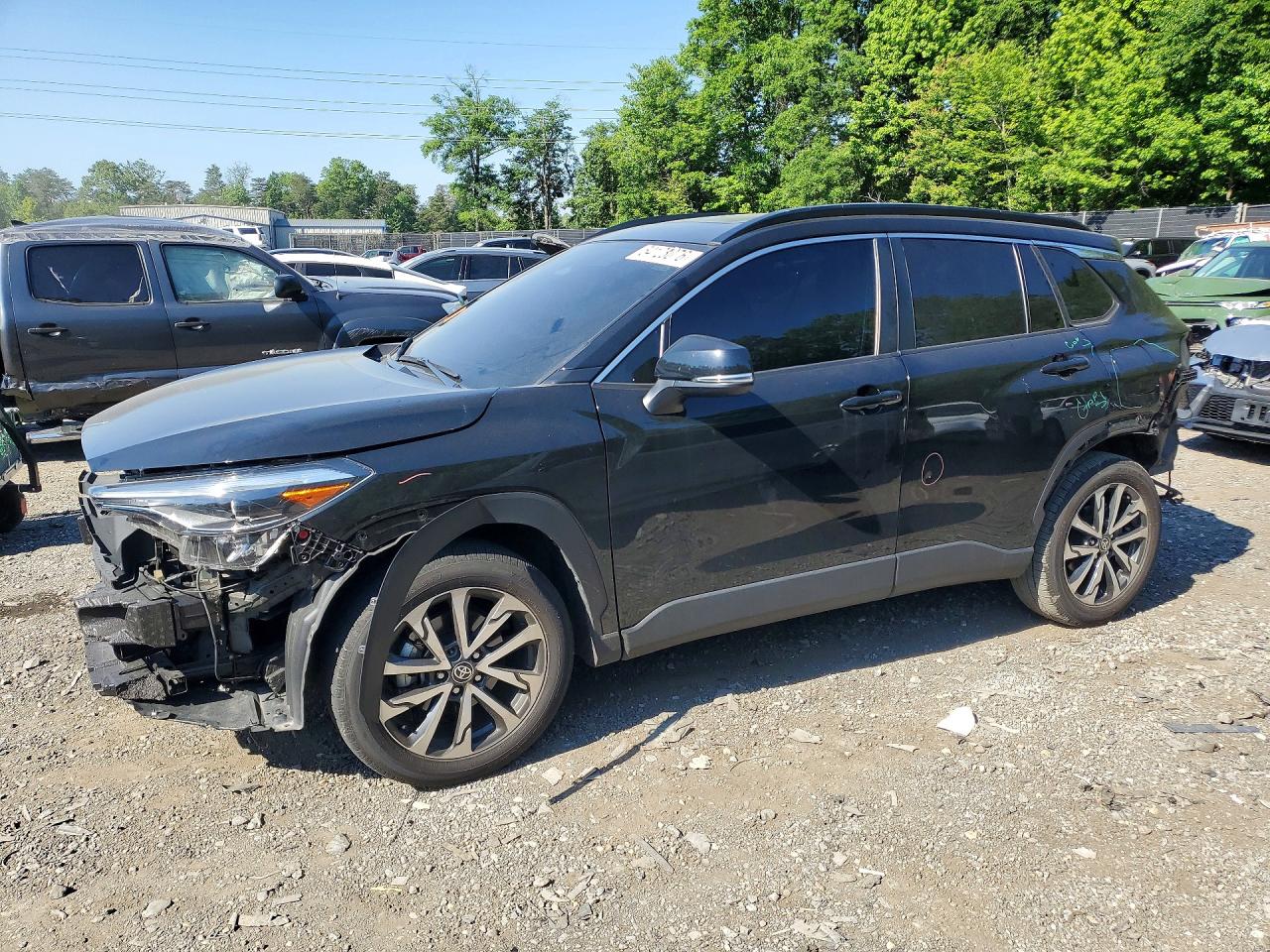 2024 TOYOTA COROLLA CROSS XLE — Front 3/4