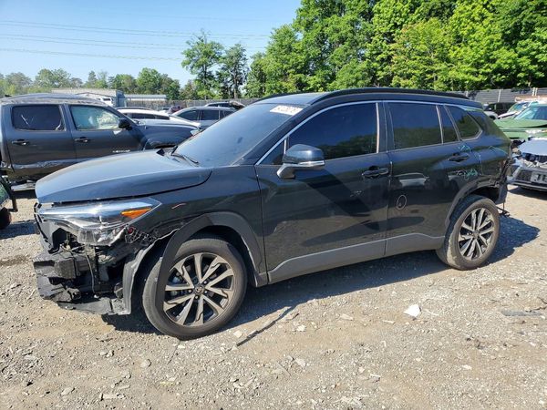 2024 TOYOTA COROLLA CROSS XLE — Front 3/4