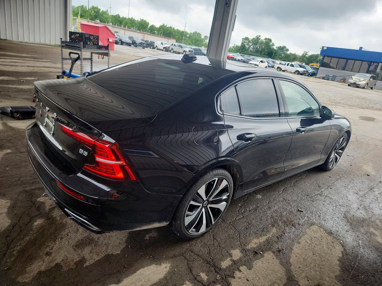 2022 VOLVO S60