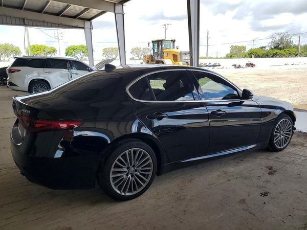 2018 ALFA ROMEO GIULIA TI RWD