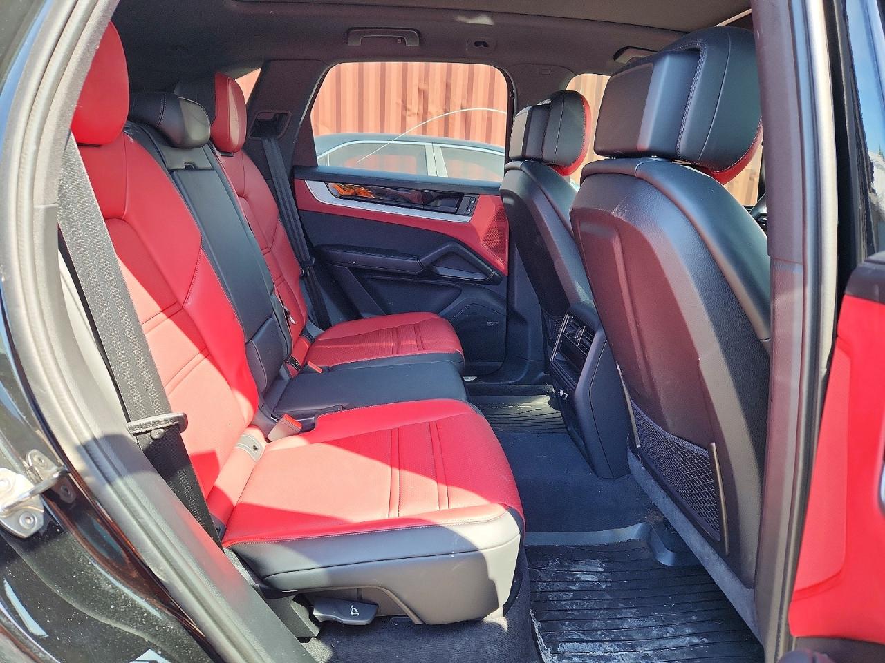 2025 PORSCHE CAYENNE