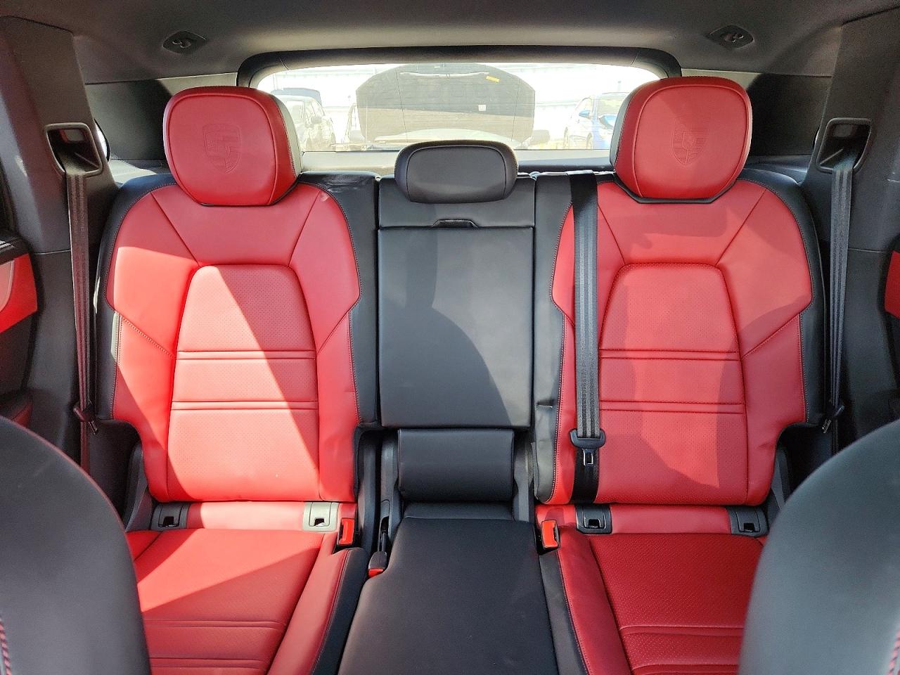 2025 PORSCHE CAYENNE