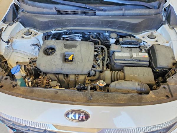 2021 KIA SELTOS LX — Engine bay