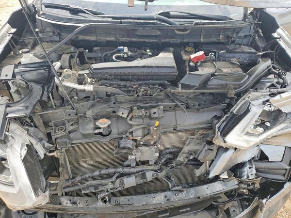2018 NISSAN ROGUE — Engine bay