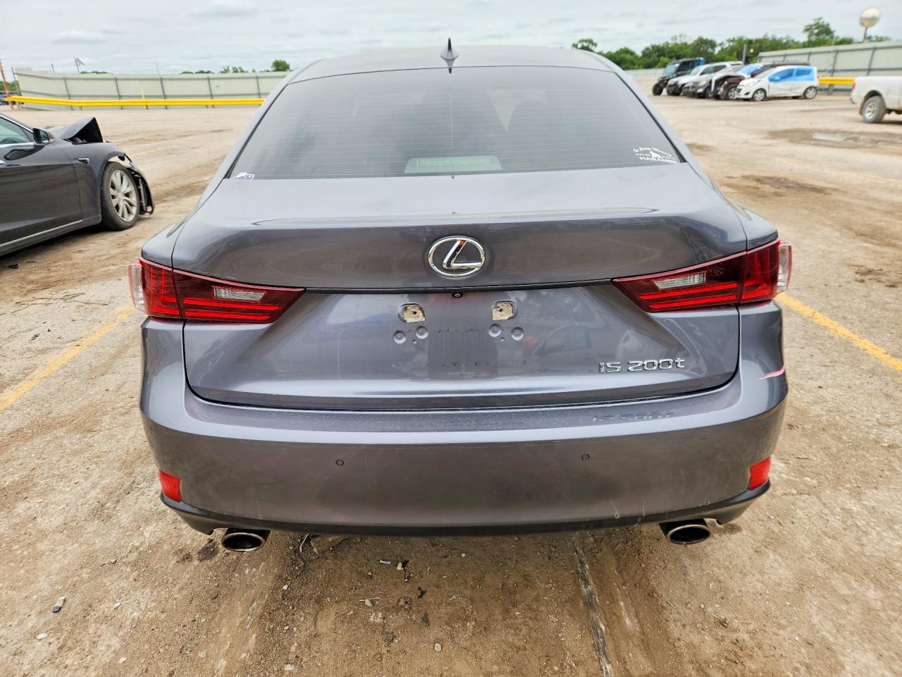 2016 LEXUS IS 200t