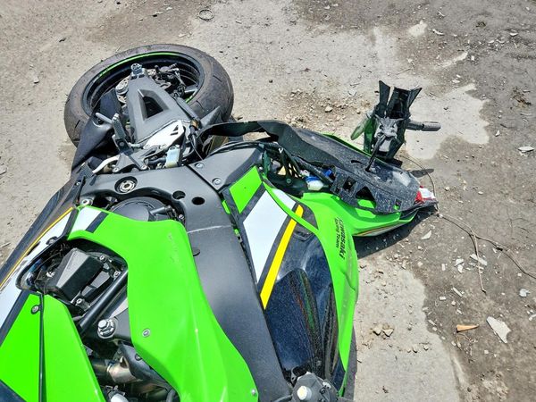 2025 KAWASAKI ZX1002 L