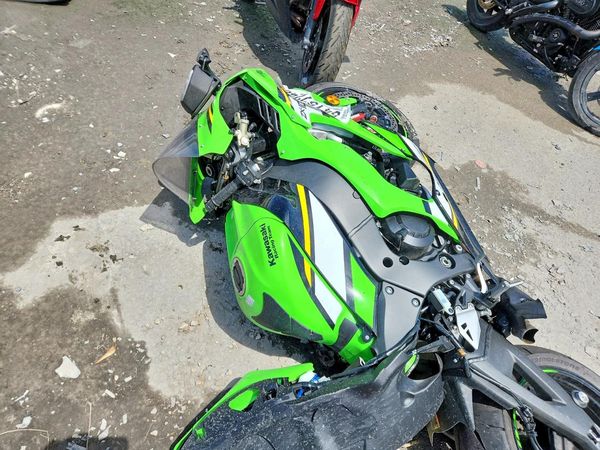 2025 KAWASAKI ZX1002 L