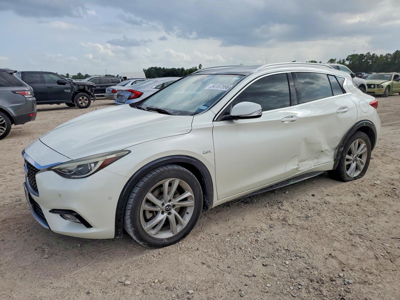 2017 INFINITI QX30
