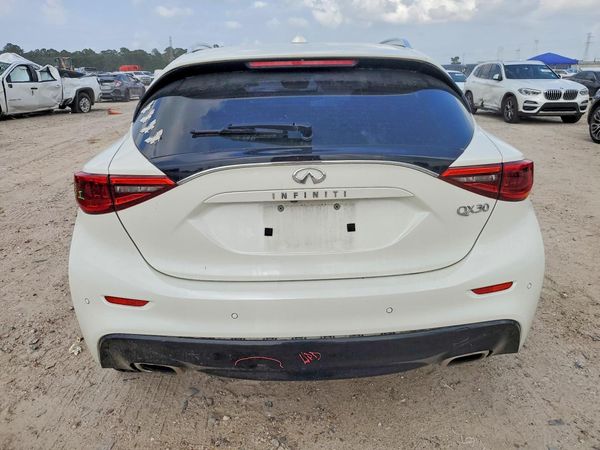 2017 INFINITI QX30