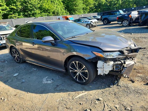 2020 TOYOTA CAMRY SE — Passenger 3/4