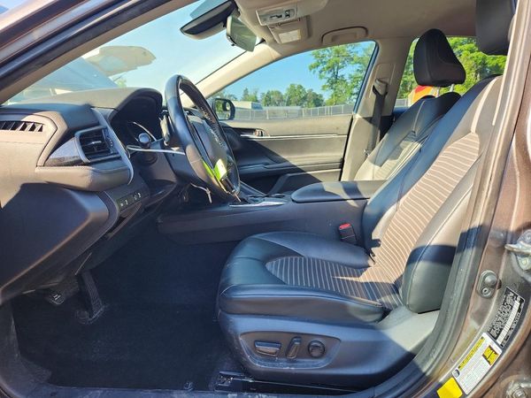 2020 TOYOTA CAMRY SE — DENT