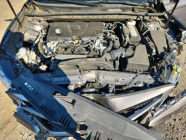 2020 TOYOTA CAMRY SE — Engine bay